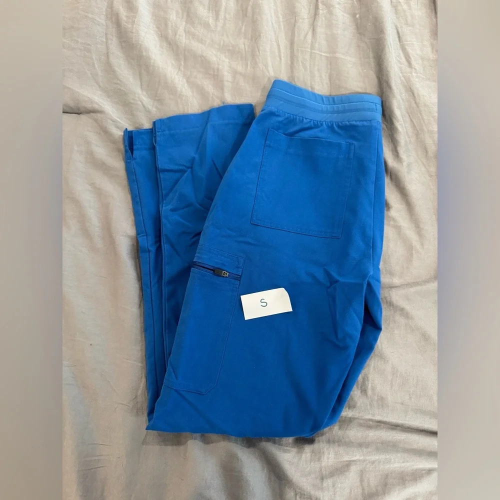 Women’s scrubs - used like new - Picture 9 of 13